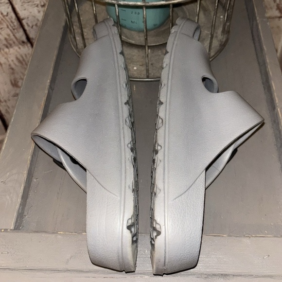 *SOLD on MERCARI Gray Double Strap slides Sandals Buckles women’s 9.5 men’s 8 - Picture 4 of 8